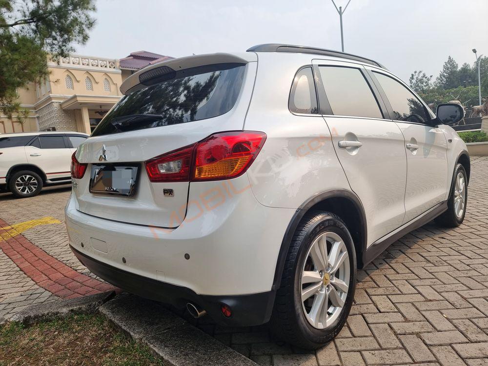 Mobil Mitsubishi Outlander Sport 2014