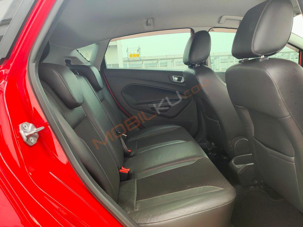 Mobil Ford Fiesta 2014