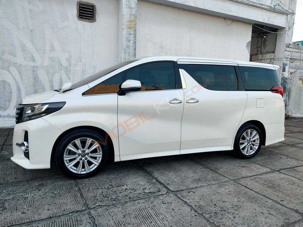 Mobil Toyota Alphard 2015