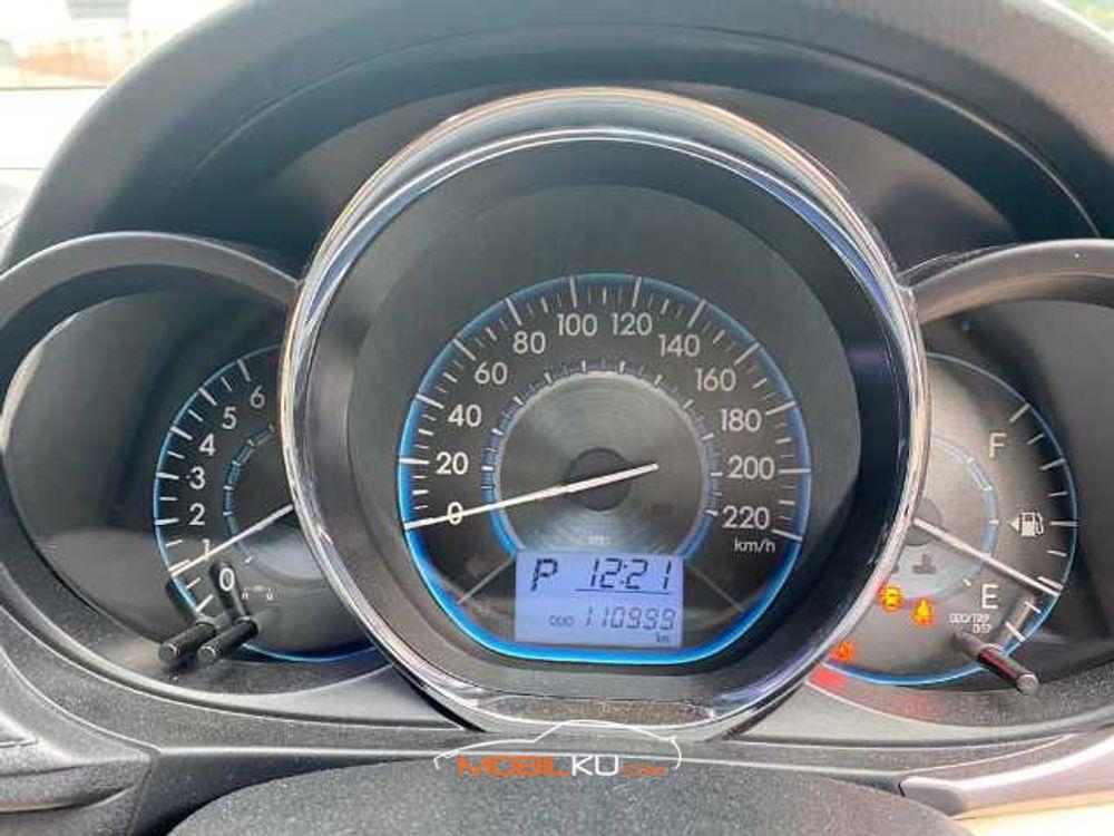 Mobil Toyota Vios 2015