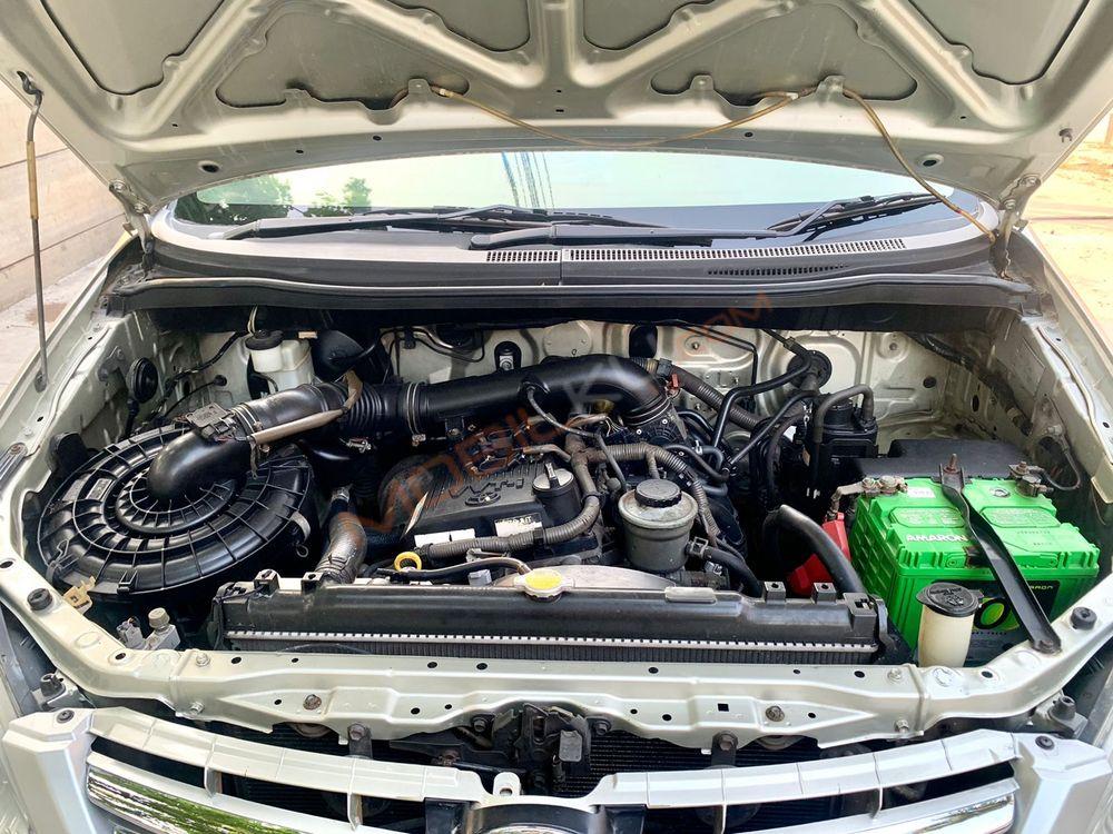 Mobil Toyota Kijang Innova 2010