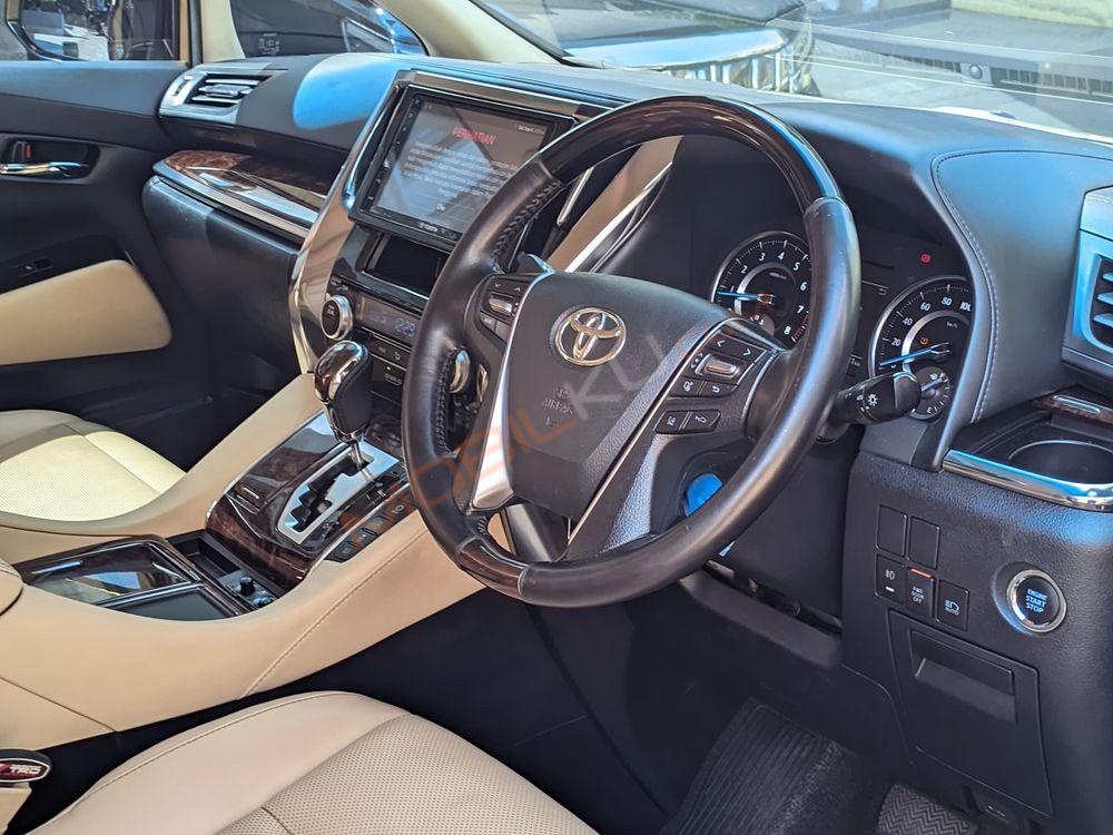 Mobil Toyota Alphard 2020
