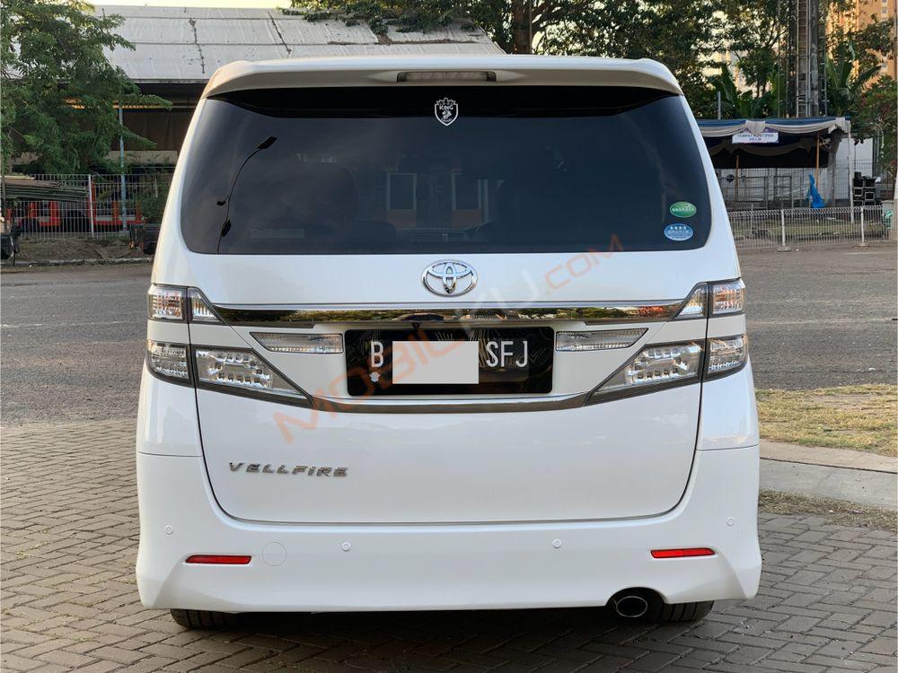 Mobil Toyota Vellfire 2015