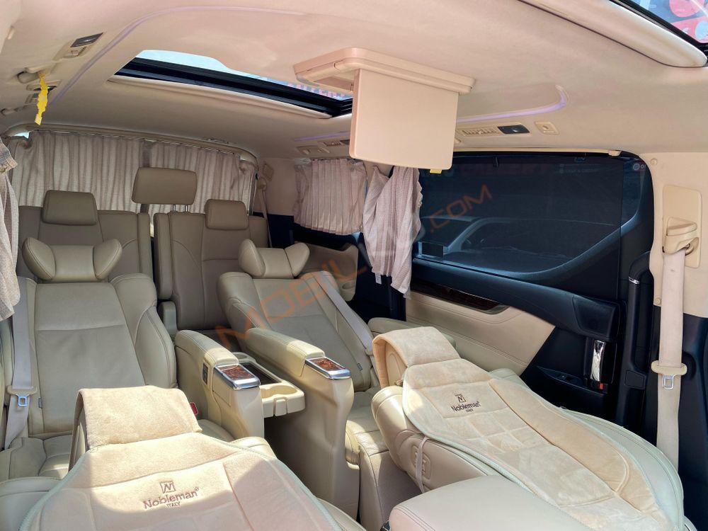 Mobil Toyota Alphard 2018