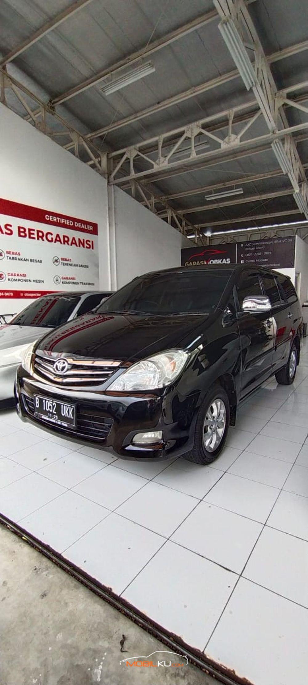 Mobil Toyota Kijang Innova 2015