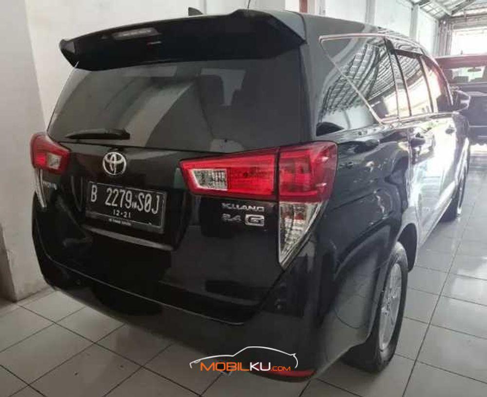 Mobil Toyota Kijang Innova 2016