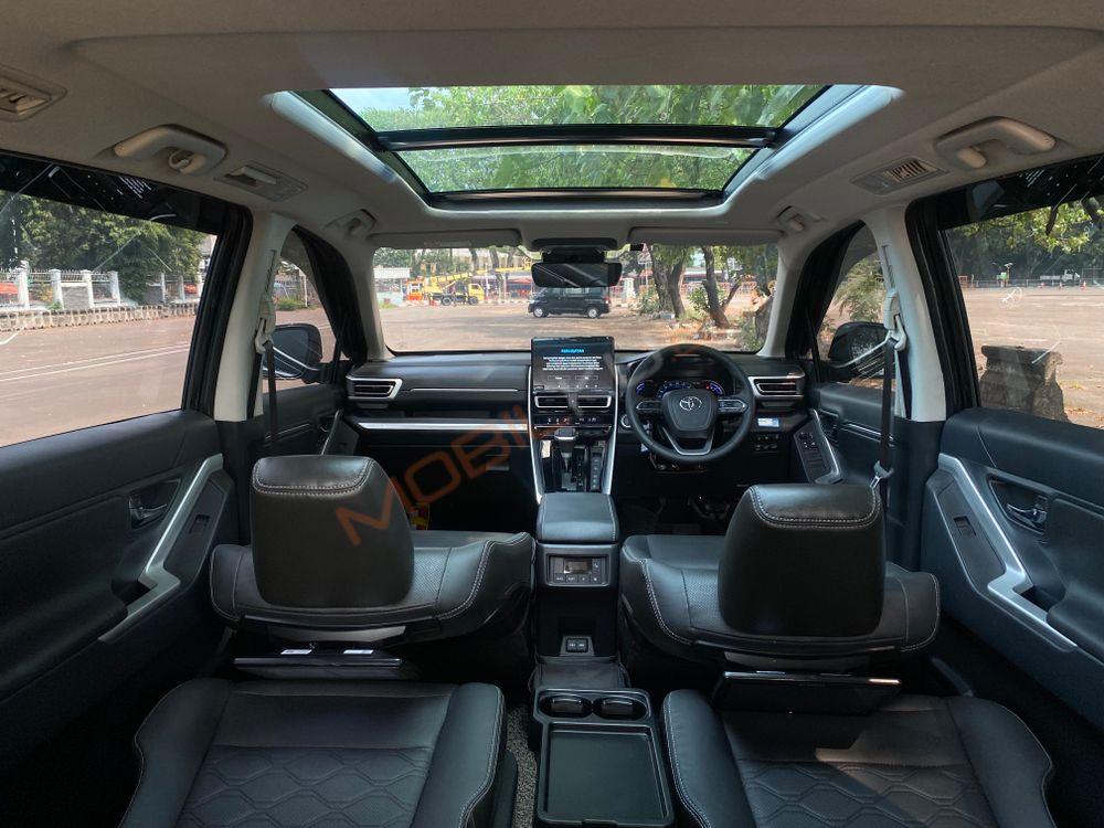 Mobil Toyota Kijang Innova Zenix 2024