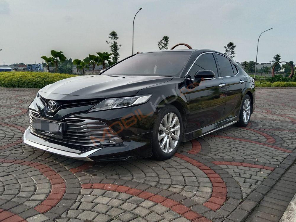 Mobil Toyota Camry 2020
