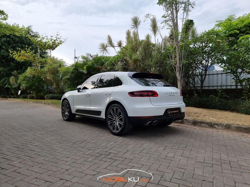 Mobil Porsche Macan 2014