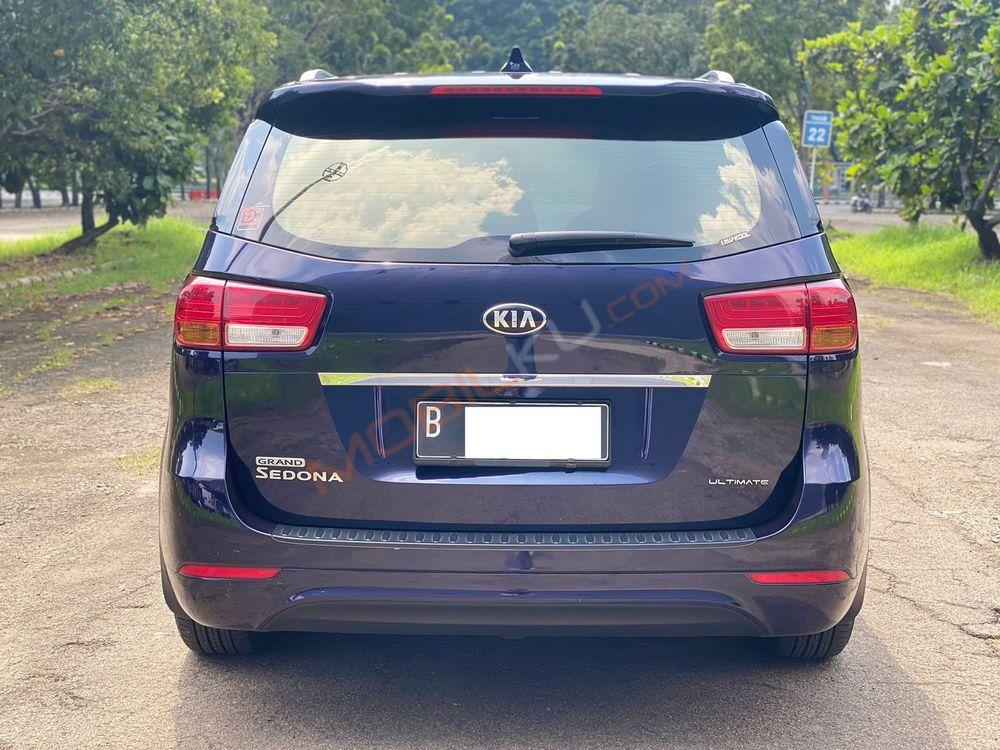 Mobil Kia Sedona 2017