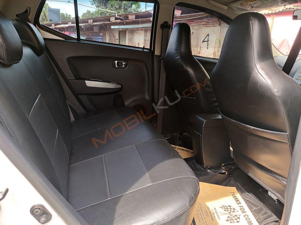 Mobil Toyota Agya 2015