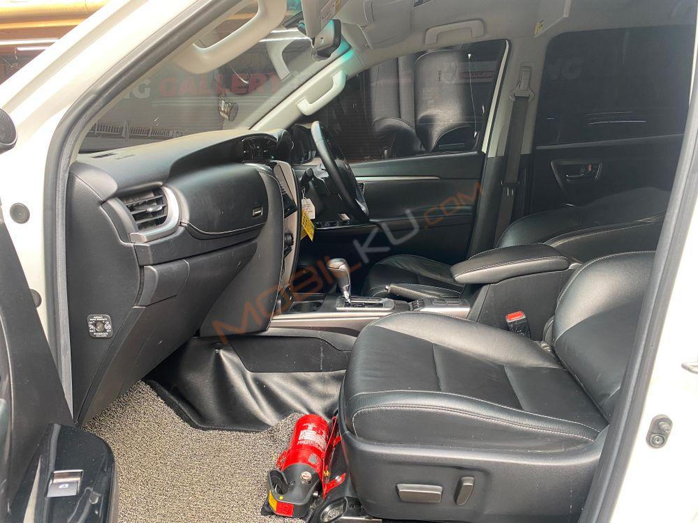 Mobil Toyota Fortuner 2022