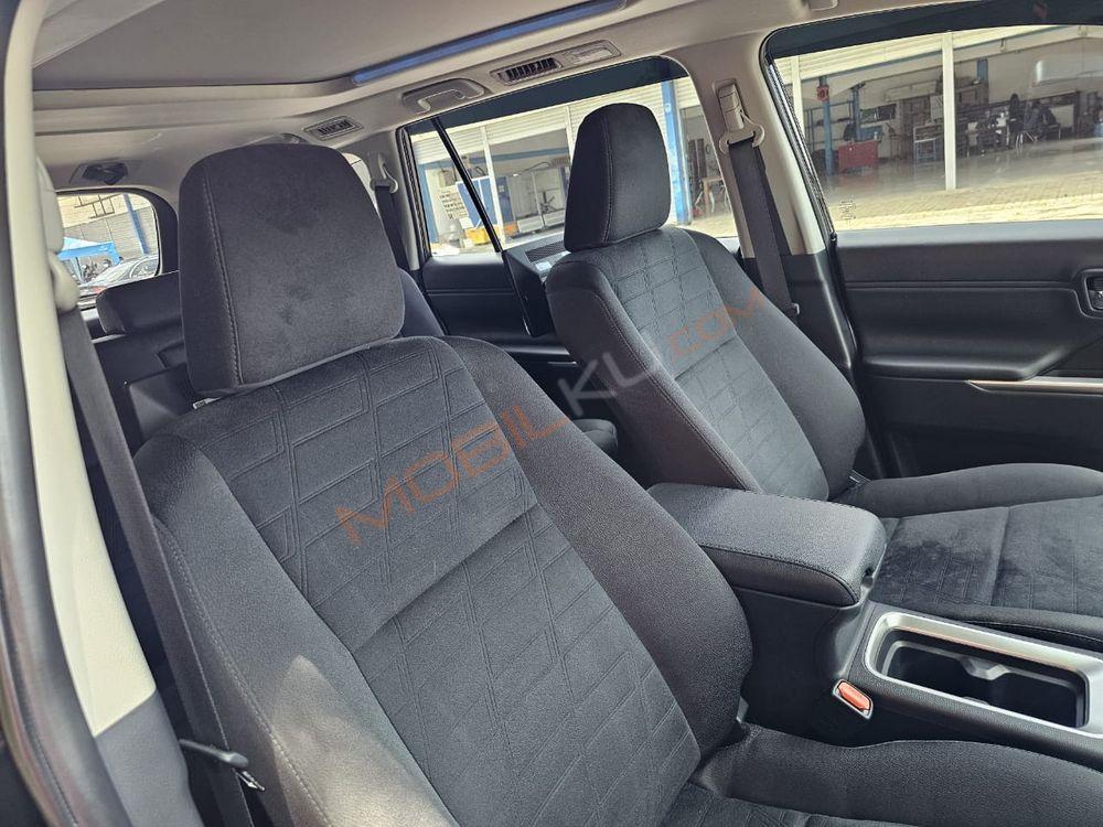 Mobil Toyota Kijang Innova Zenix 2023