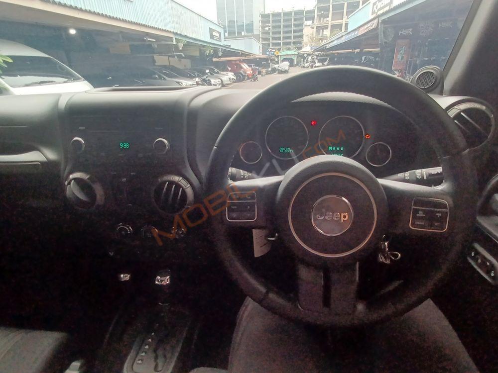 Mobil Jeep Wrangler 2011