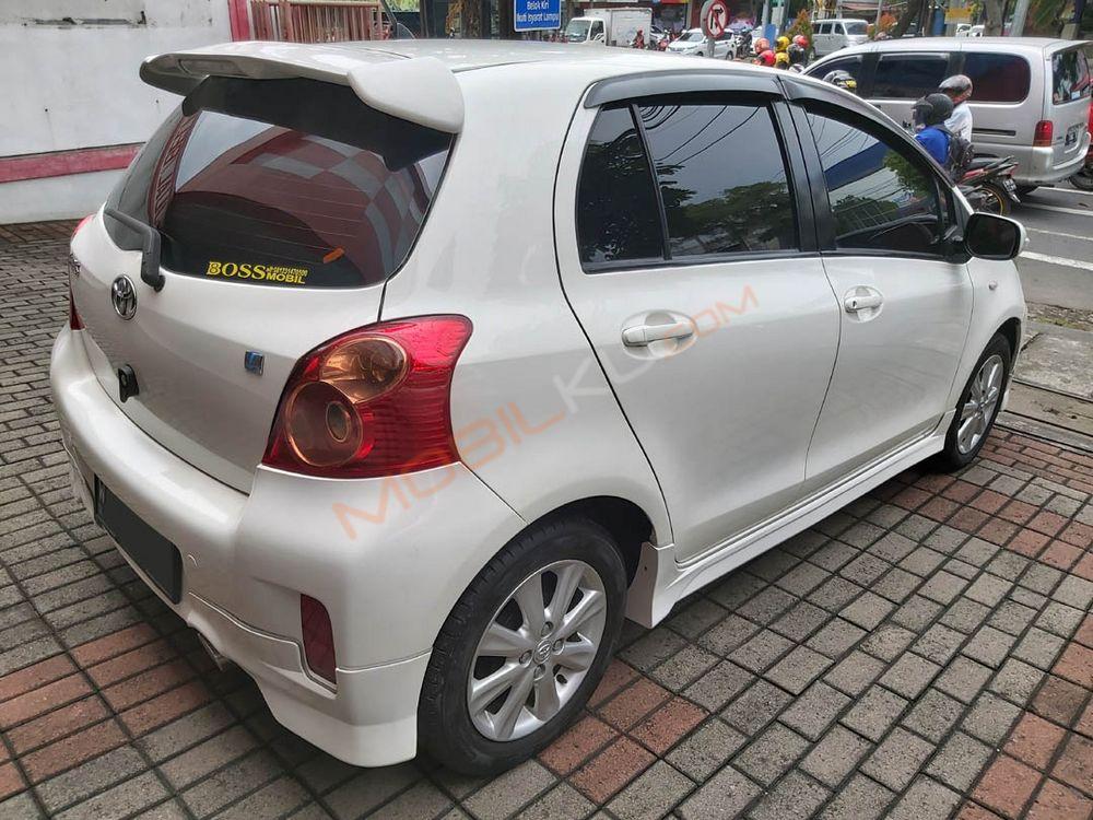Mobil Toyota Yaris 2012