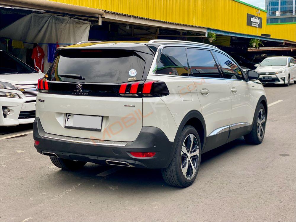 Mobil Peugeot 5008 2019