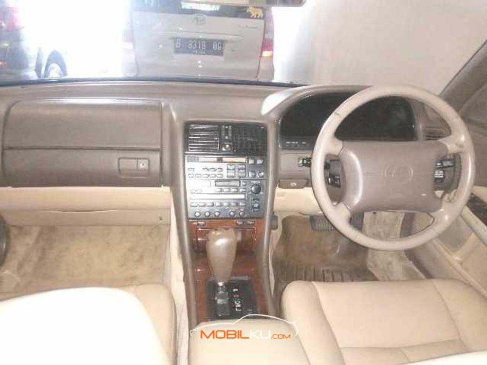 Mobil Lexus GS 1993