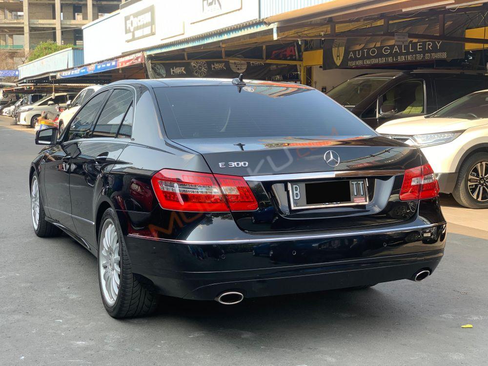 Mobil Mercedes-Benz E-Class 2011