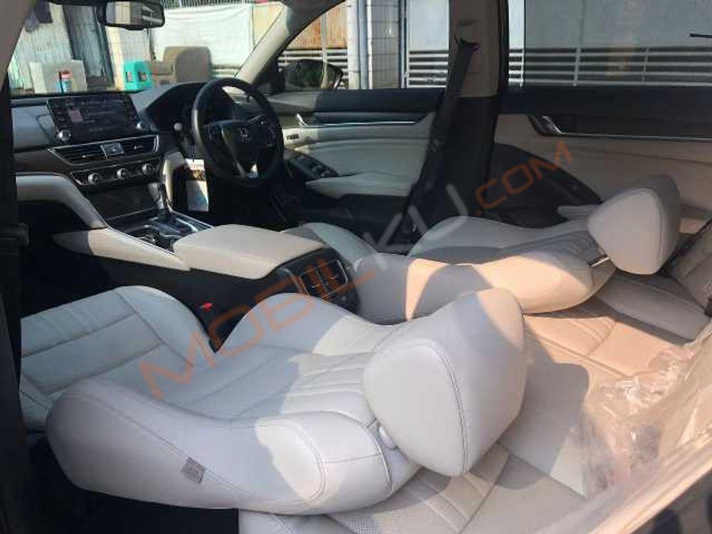 Mobil Honda Accord 2020