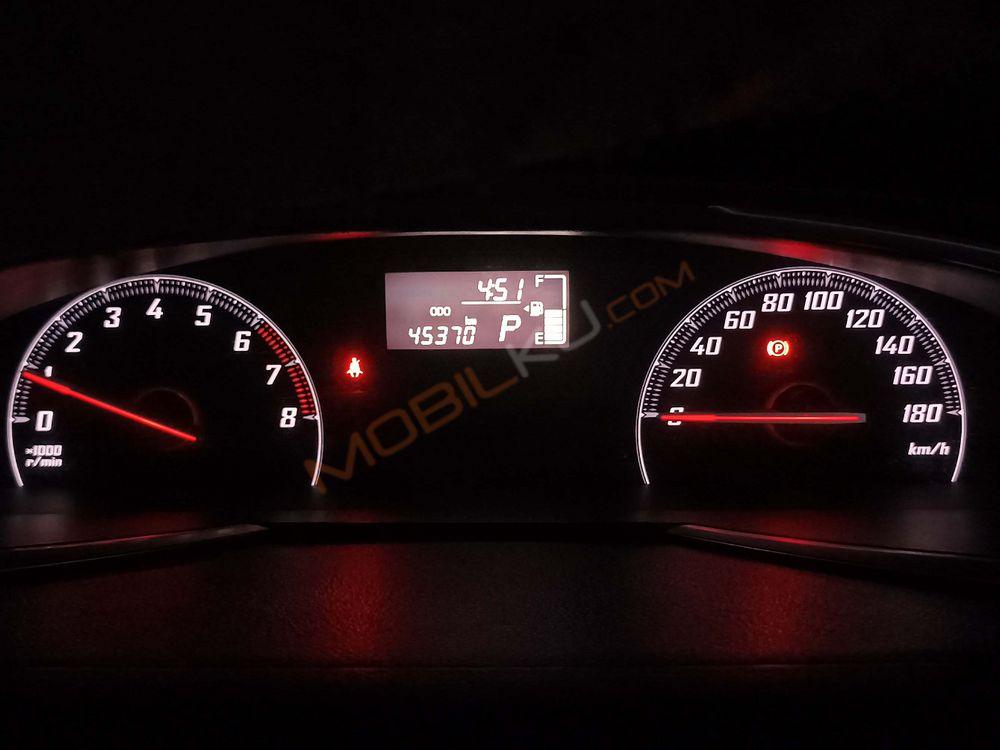 Mobil Toyota Sienta 2017