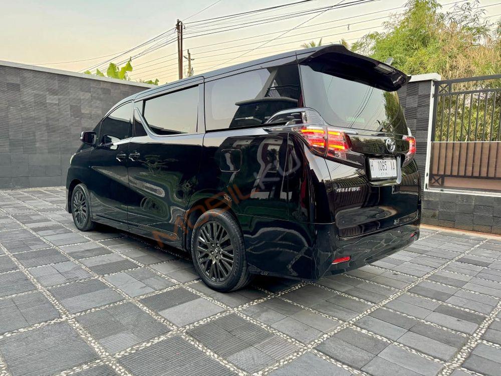 Mobil Toyota Vellfire 2015