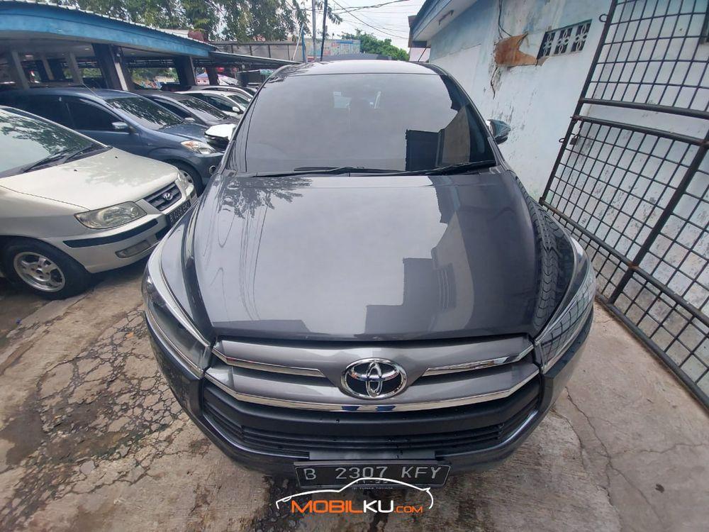Mobil Toyota Kijang Innova 2017