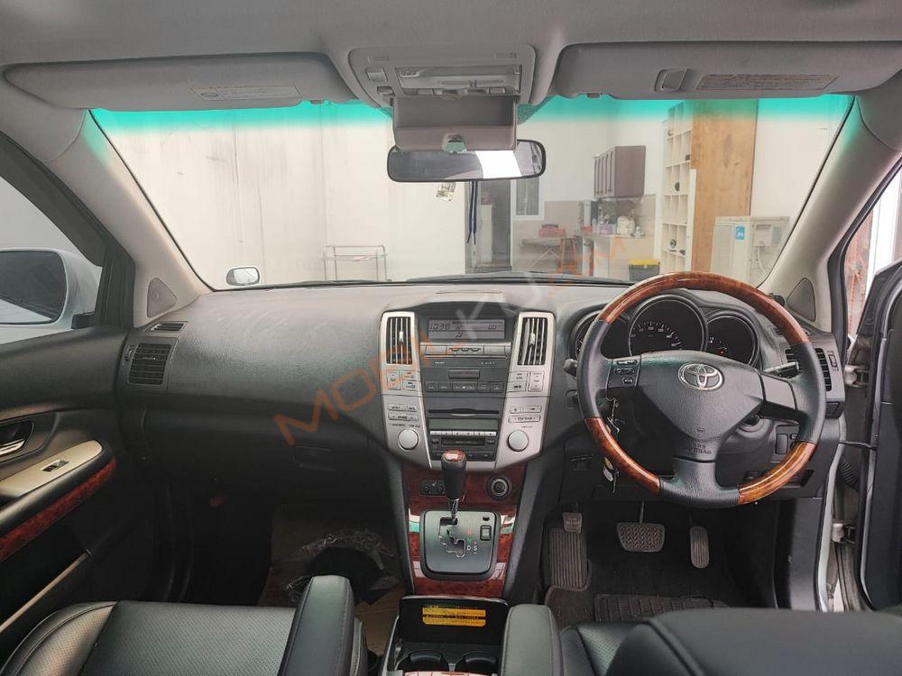 Mobil Toyota Harrier 2011