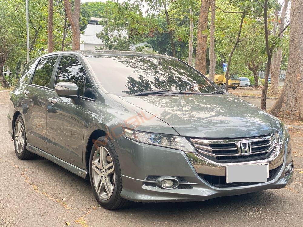Mobil Honda Odyssey 2012