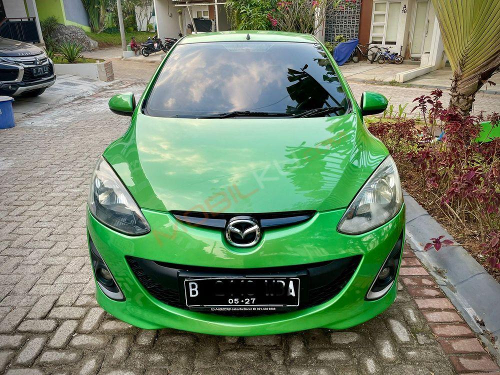 Mobil Mazda 2 Hatchback 2011
