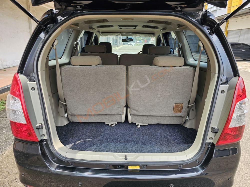 Mobil Toyota Kijang Innova 2013