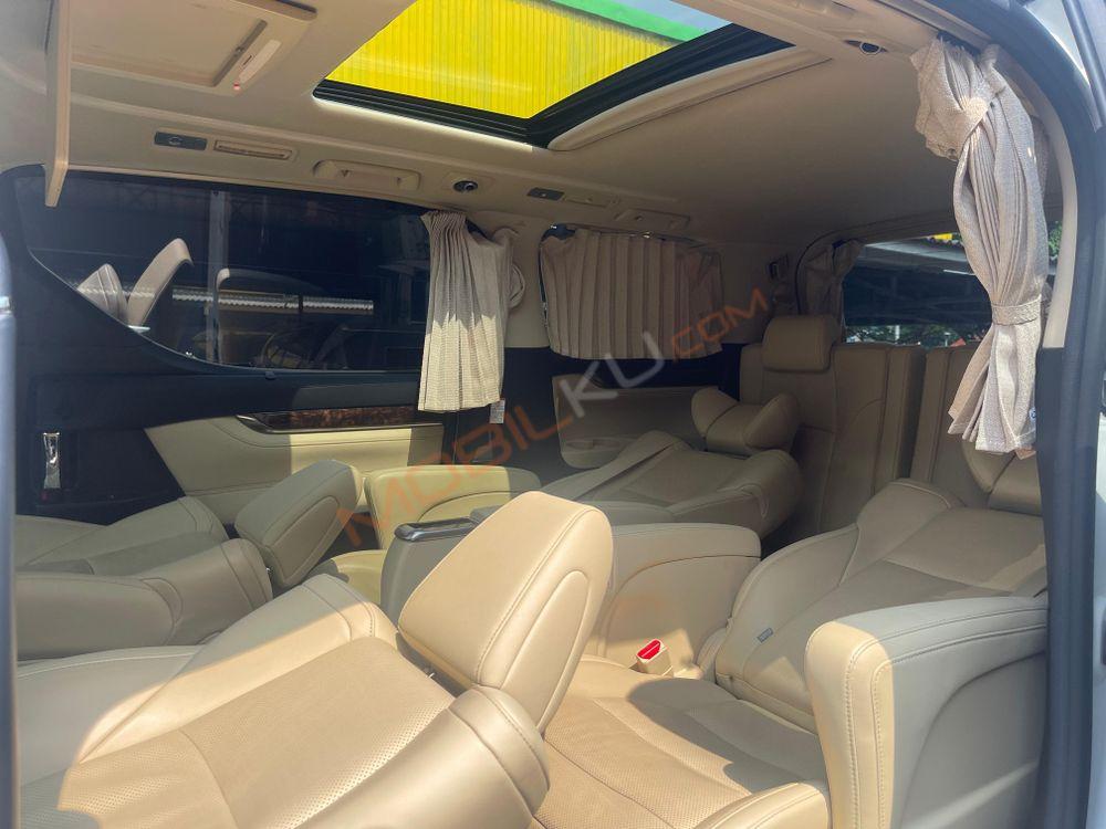Mobil Toyota Alphard 2020