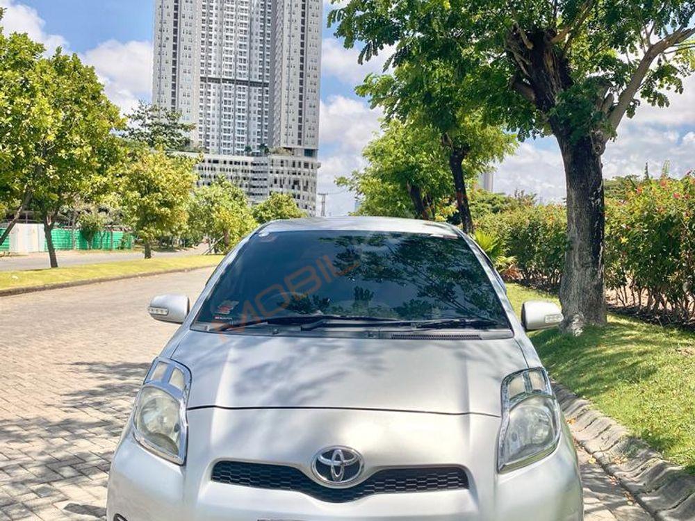 Mobil Toyota Yaris 2012