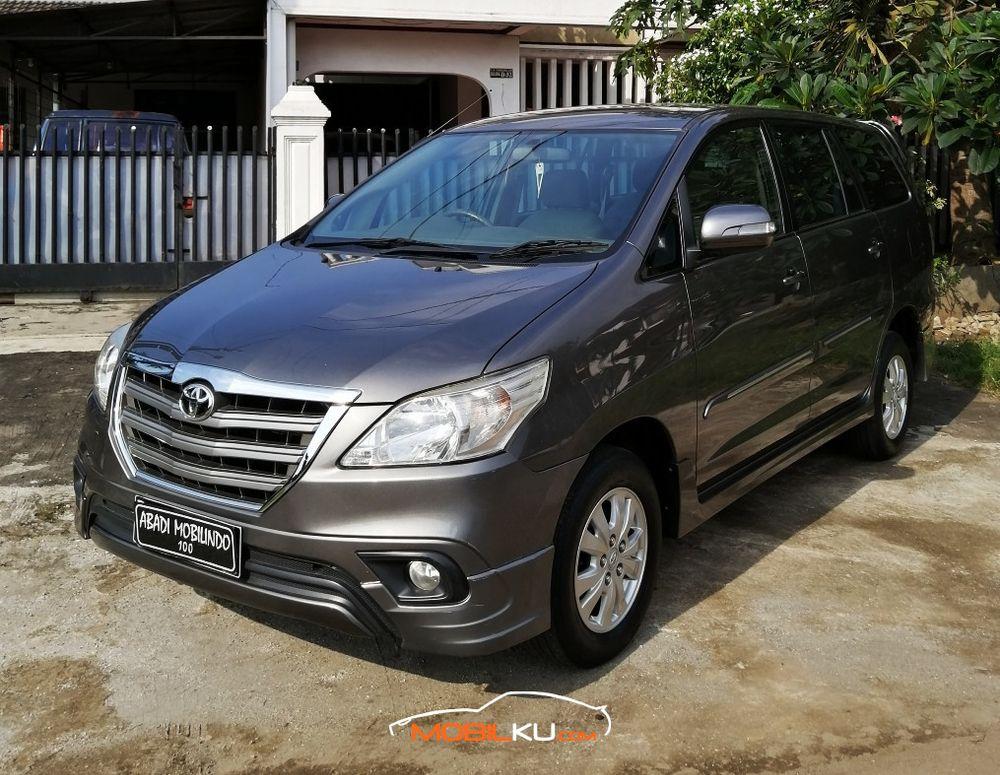 Mobil Toyota Kijang Innova 2013