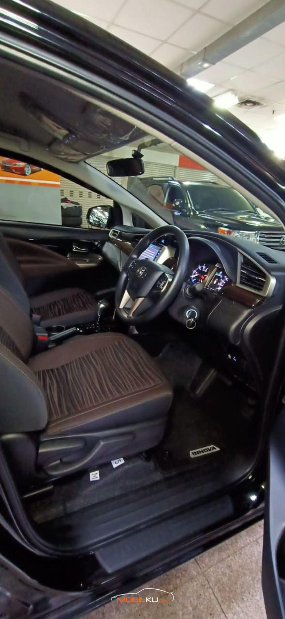 Mobil Toyota Kijang Innova 2021