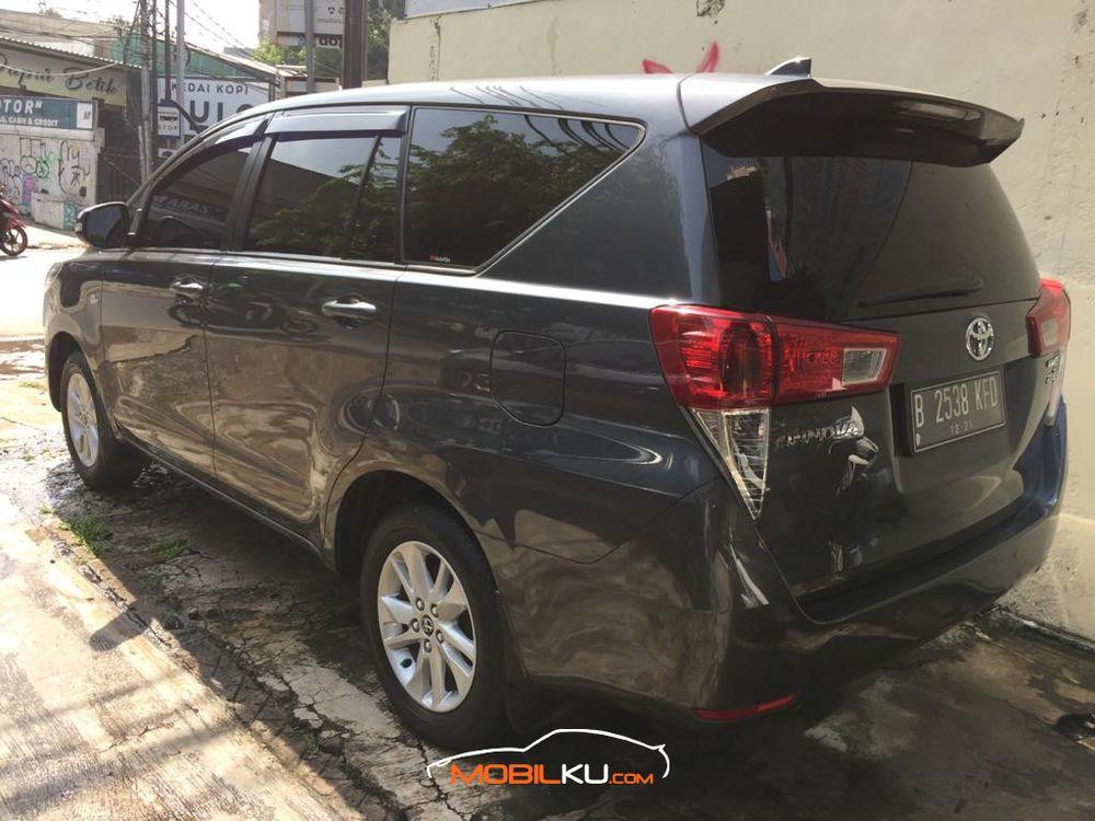 Mobil Toyota Kijang Innova 2016