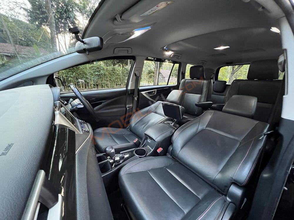 Mobil Toyota Kijang Innova 2021