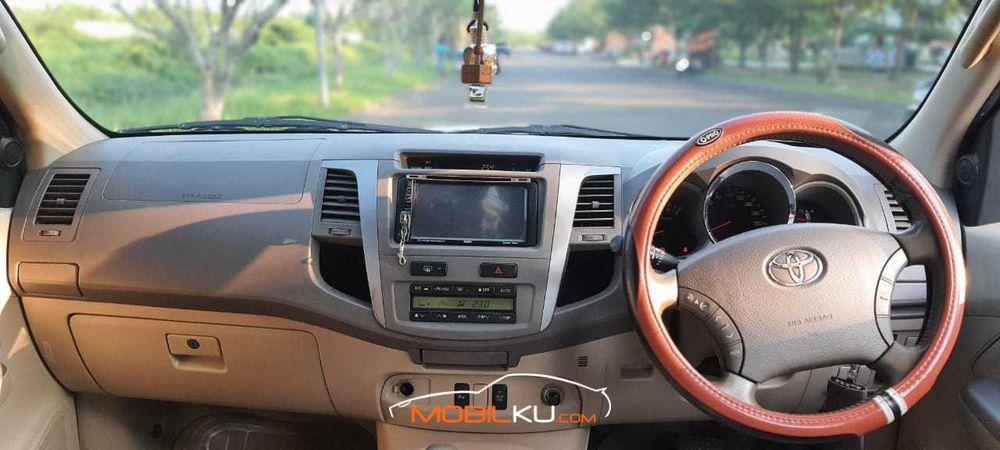 Mobil Toyota Fortuner 2005