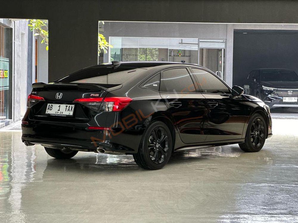 Mobil Honda Civic Sedan 2023