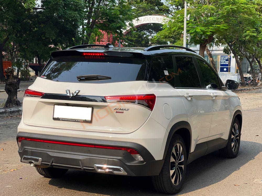 Mobil Wuling Almaz 2022