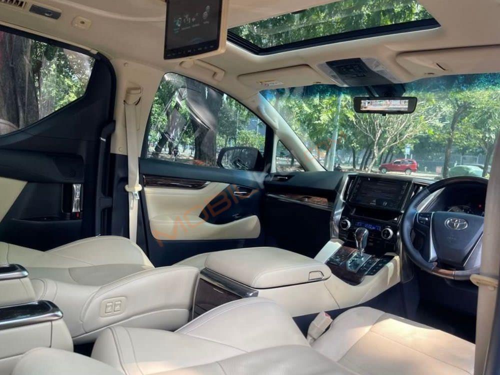 Mobil Toyota Alphard 2018