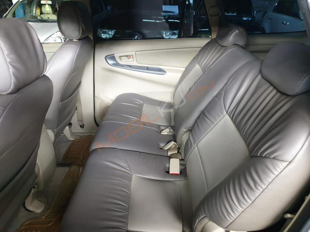 Mobil Toyota Kijang Innova 2015