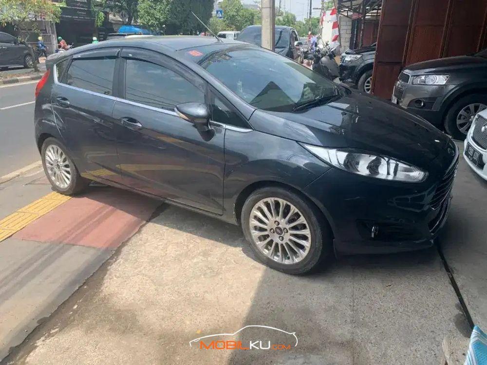 Mobil Ford Fiesta 2013