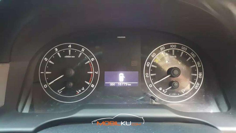 Mobil Toyota Kijang Innova 2017