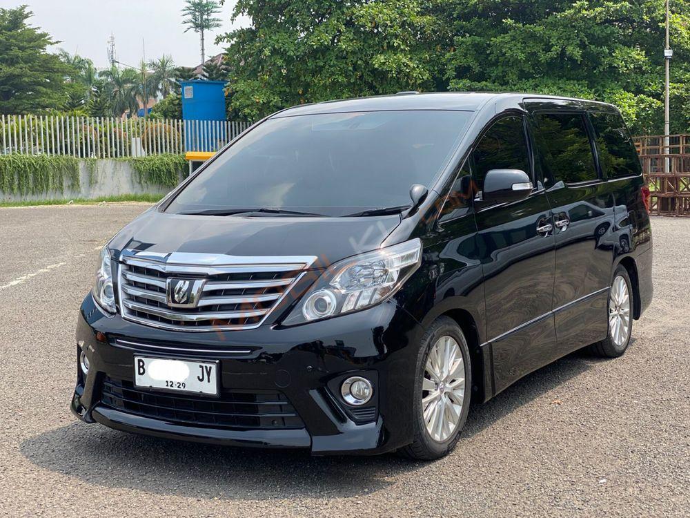 Mobil Toyota Alphard 2014