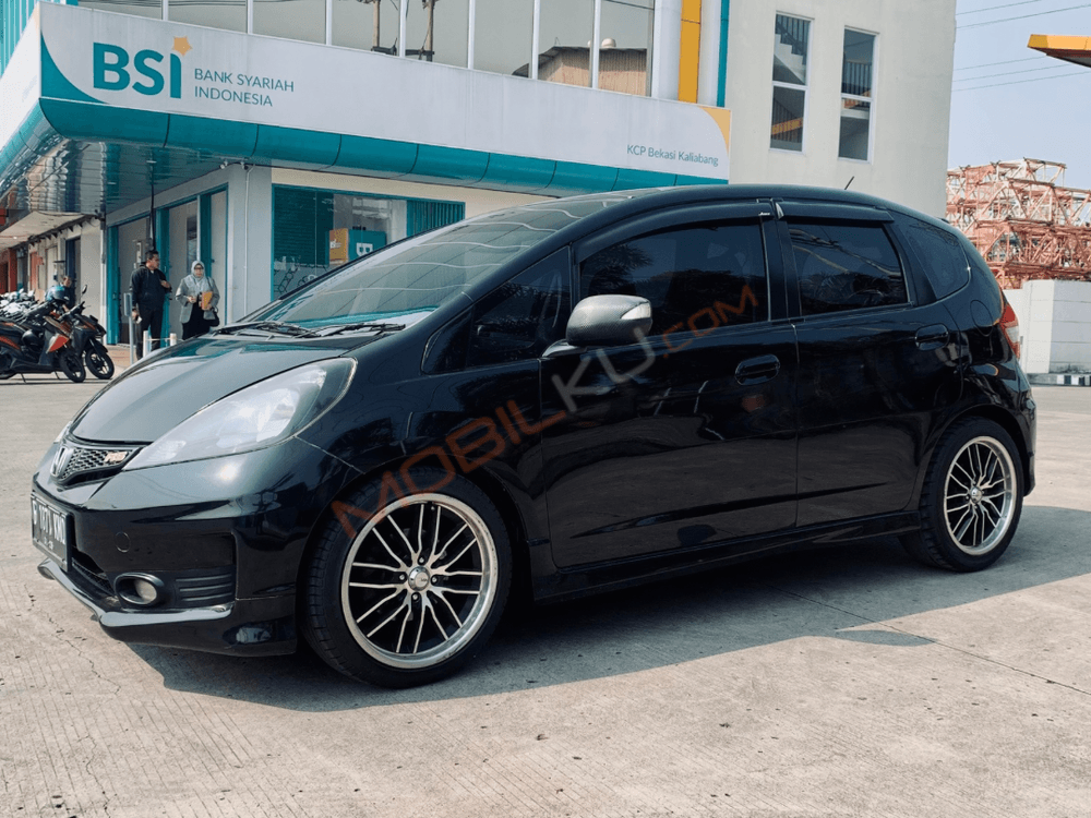 Mobil Honda Jazz 2012