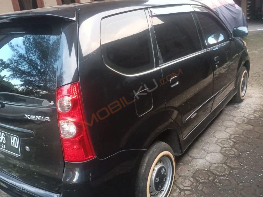 Mobil Daihatsu Xenia 2011