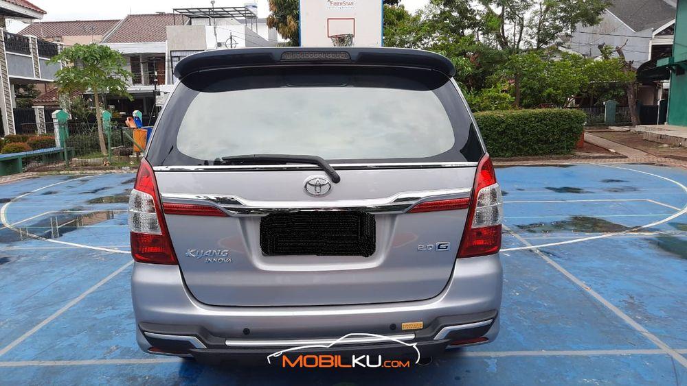 Mobil Toyota Kijang Innova 2015