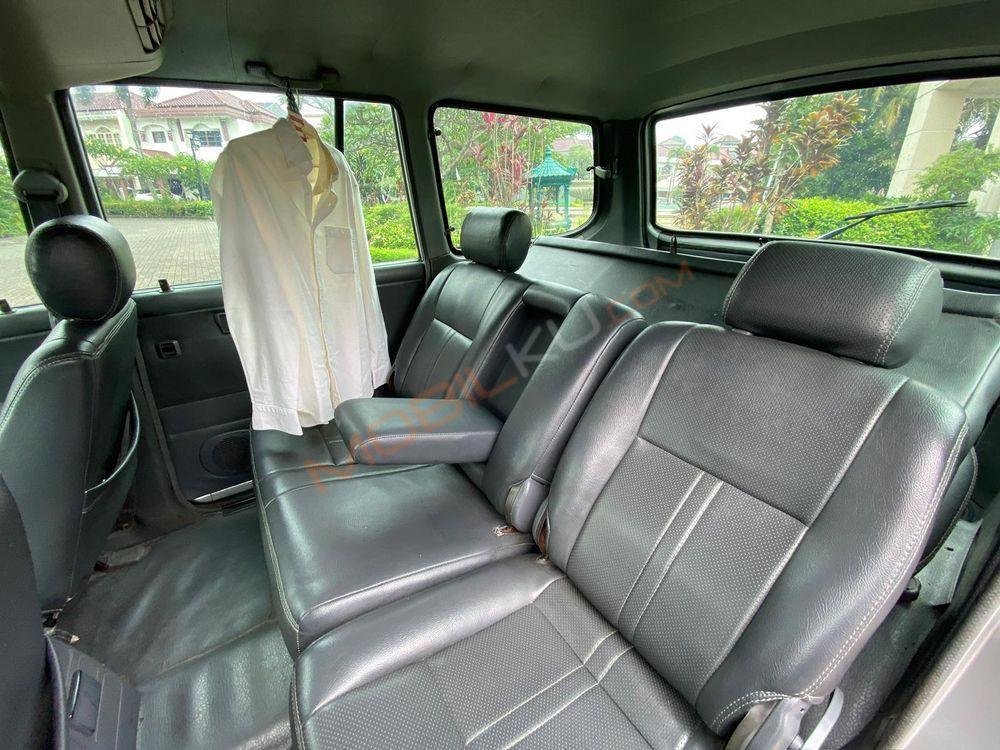 Mobil Toyota Kijang 1998