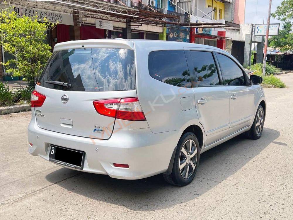 Mobil Nissan Grand Livina 2016