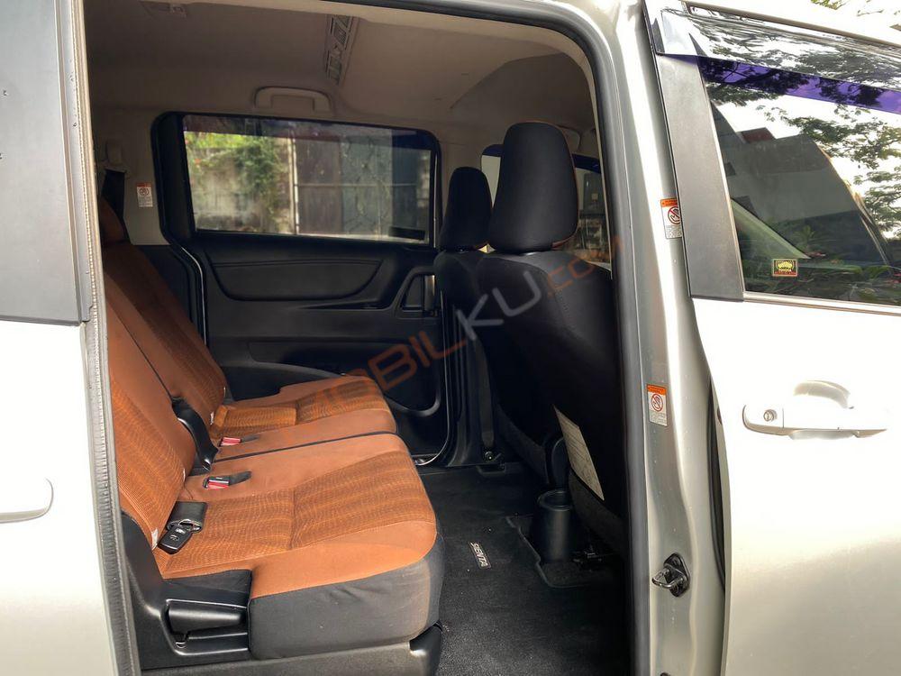 Mobil Toyota Sienta 2019